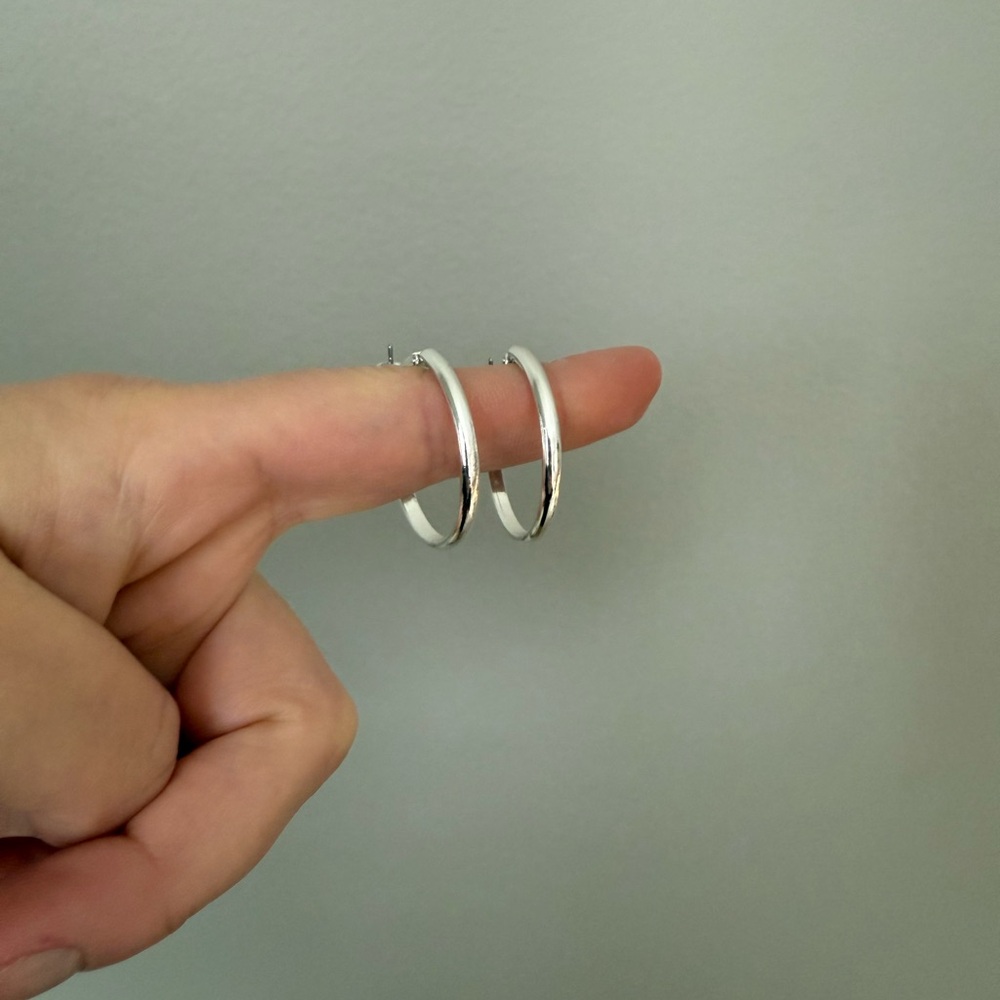 NWOT Elegant Silver Hoop Earrings